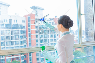 專業保潔服務 玻璃清潔的重要性與實施方法